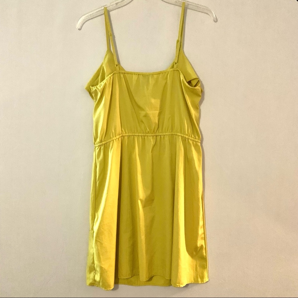 - H&M Dress - Picture 2 of 3